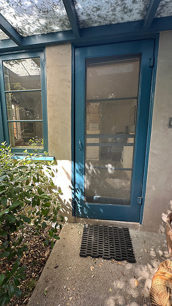 Crack by entrance-2